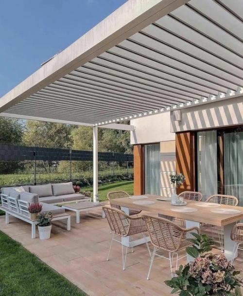 Двухэтажный загородный дом с очень уютной террасой. 07