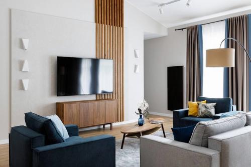 Необычно, много интересных элементов, есть изюминка и индивидуальность. 05