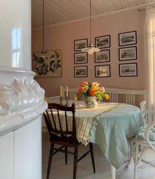 Интересно рассматривать детали, как будто вспоминаешь литературное произведение или кино. 02