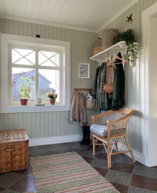 Интересно рассматривать детали, как будто вспоминаешь литературное произведение или кино. 06