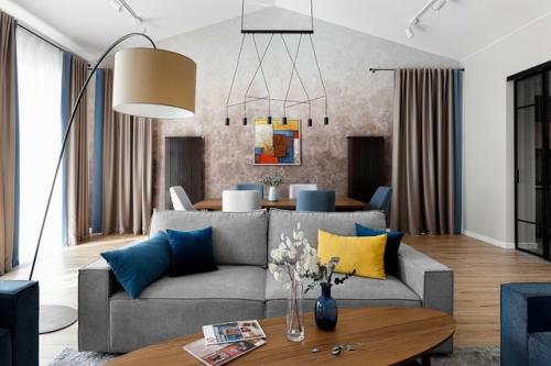 Необычно, много интересных элементов, есть изюминка и индивидуальность. 04