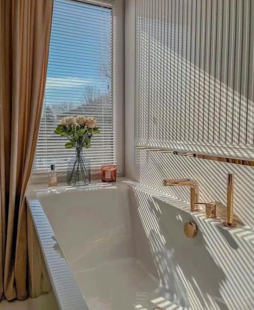 Двухэтажный загородный дом с очень уютной террасой. 06