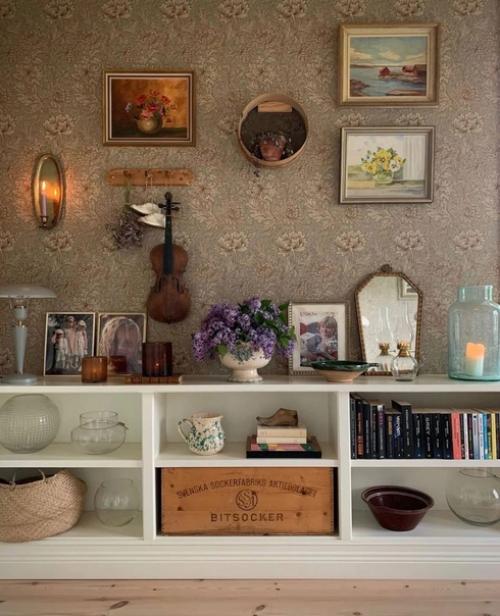 Интересно рассматривать детали, как будто вспоминаешь литературное произведение или кино. 03