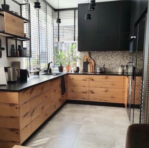 Черный, белый и Дерево. 03