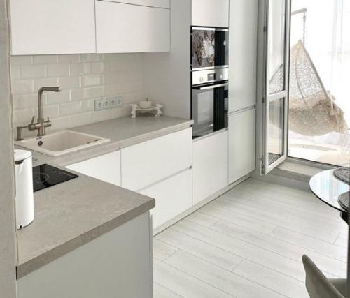 Белоснежная кухня.  Площадь 9 кв. 04