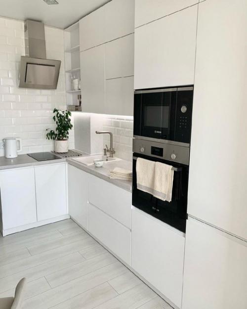 Белоснежная кухня.  Площадь 9 кв. 03