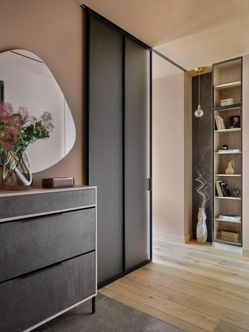 Эта квартира стала воплощением тёплого, гармоничного пространства, где каждый элемент подчинён идее уюта и комфорта. 01