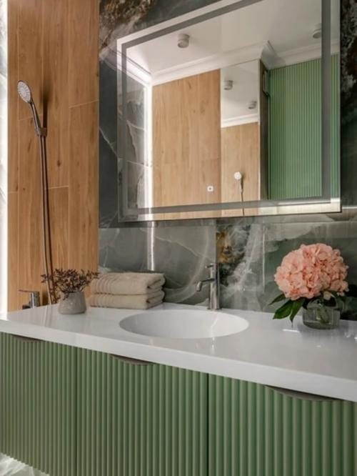 Эта квартира - пример того, как элегантная классика может звучать легко и современно даже на небольшой площади. 06