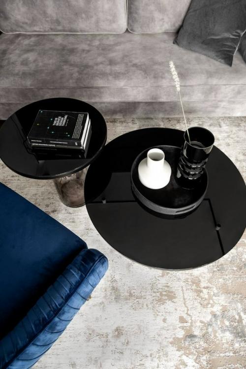 Современная квартира в тёмных тонах выглядит выразительно, стильно и уверенно. 03