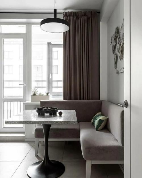 Стильный интерьер трёхкомнатной квартиры с яркими акцентами. 01