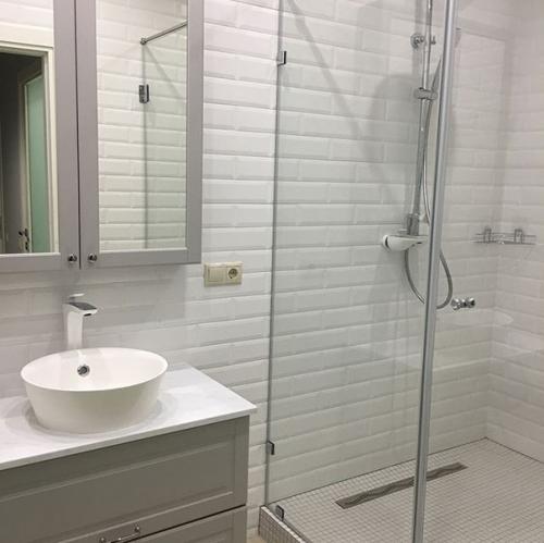 Отлично продуманная квартира - студия площадью 45 м 2 для молодой пары. 09