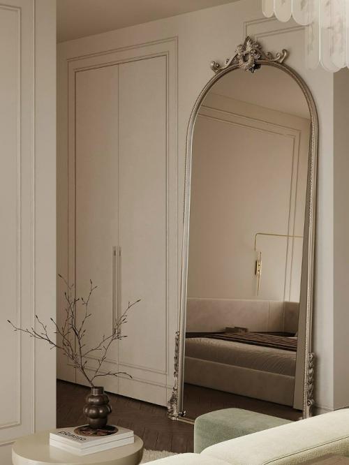 В основе интерьера лежит современный стиль, который дизайнер мягко дополнил классическими и винтажными акцентами. 06