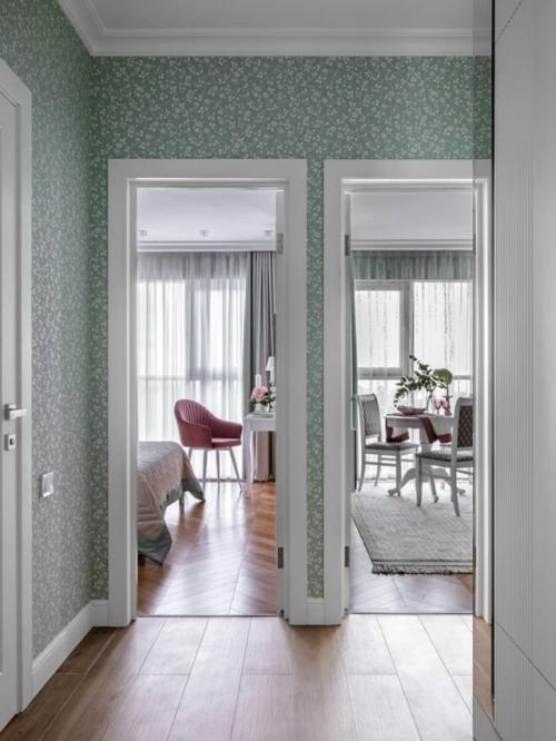 Эта квартира - пример того, как элегантная классика может звучать легко и современно даже на небольшой площади.  