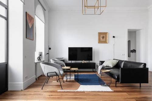 Изысканный минималистичный интерьер от Mooseberry Design Group. 01