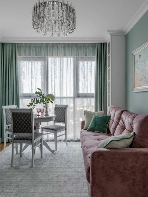 Эта квартира - пример того, как элегантная классика может звучать легко и современно даже на небольшой площади. 04