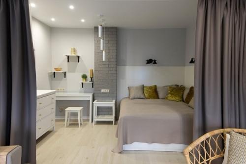 Отлично продуманная квартира - студия площадью 45 м 2 для молодой пары. 06