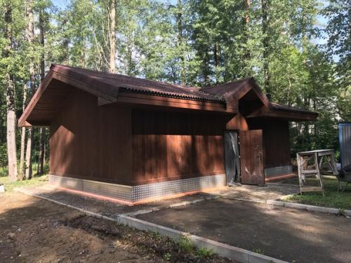 Помещения хозяйственного назначения пенополиуретаном утеплили.