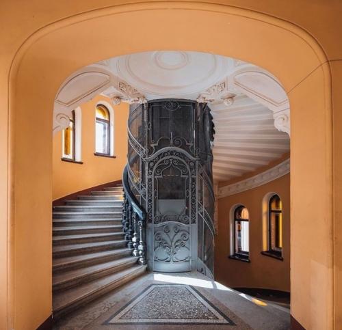 Когда в парадной лучше, чем дома! 07