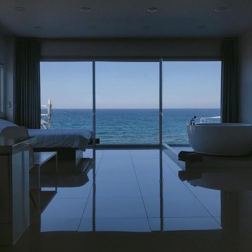 Представила себя в каждом месте с любимым человеком.  