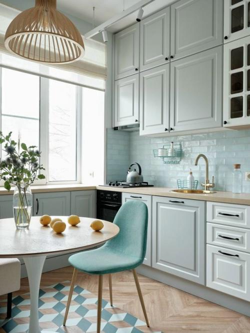 Этот проект - пример того, как можно создать современное и уютное пространство, даже при ограниченном бюджете. 01