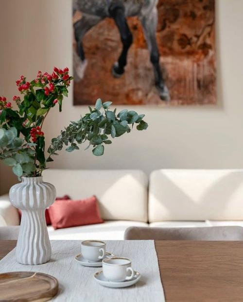 Эта небольшая квартира стала примером гармоничного сочетания стиля лофт с элементами Русского Стиля. 01