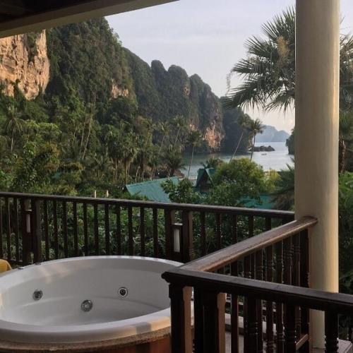 Представила себя в каждом месте с любимым человеком. 05