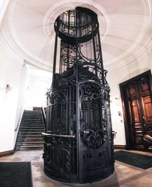 Когда в парадной лучше, чем дома!