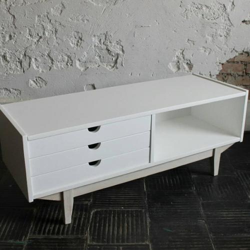 Осталось от прежних хозяев старое трюмо. 02