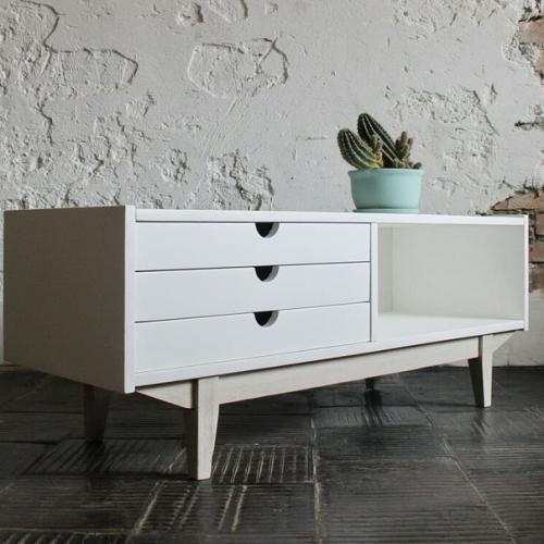 Осталось от прежних хозяев старое трюмо. 03