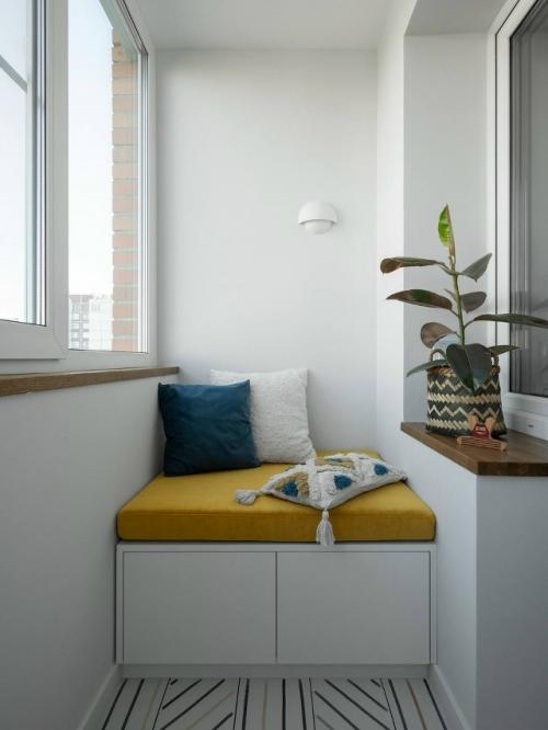 Эта квартира для молодой семьи с ребёнком создаёт ощущение уюта и тепла, несмотря на изначально небольшие комнаты и низкие потолки. 01