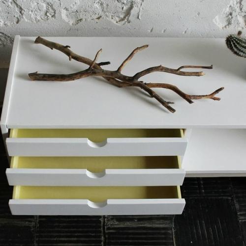 Осталось от прежних хозяев старое трюмо. 04