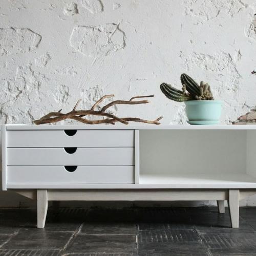 Осталось от прежних хозяев старое трюмо. 05