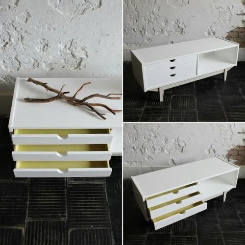 Осталось от прежних хозяев старое трюмо.