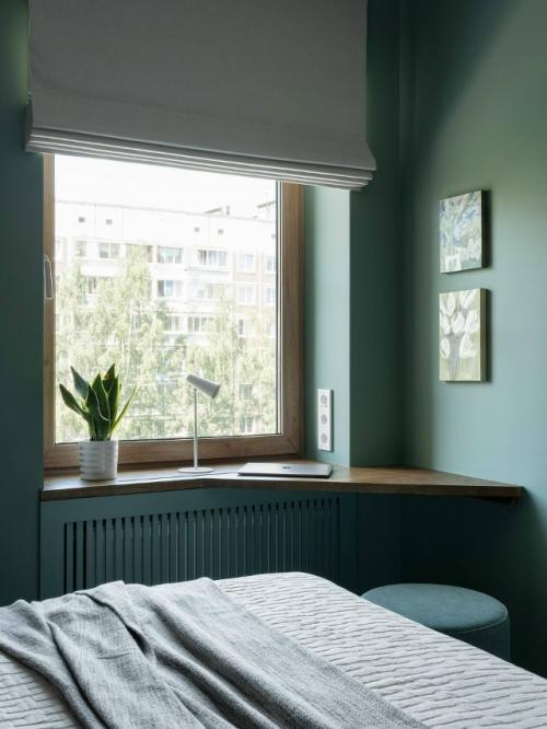 Эта квартира для молодой семьи с ребёнком создаёт ощущение уюта и тепла, несмотря на изначально небольшие комнаты и низкие потолки. 04