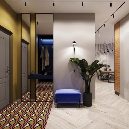 Коридор в смелой цветовой гамме.