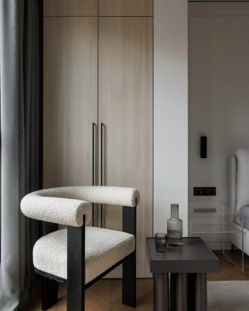 Эта квартира принадлежит дизайнеру, и именно поэтому каждый её элемент продуман до малейшей детали. 05