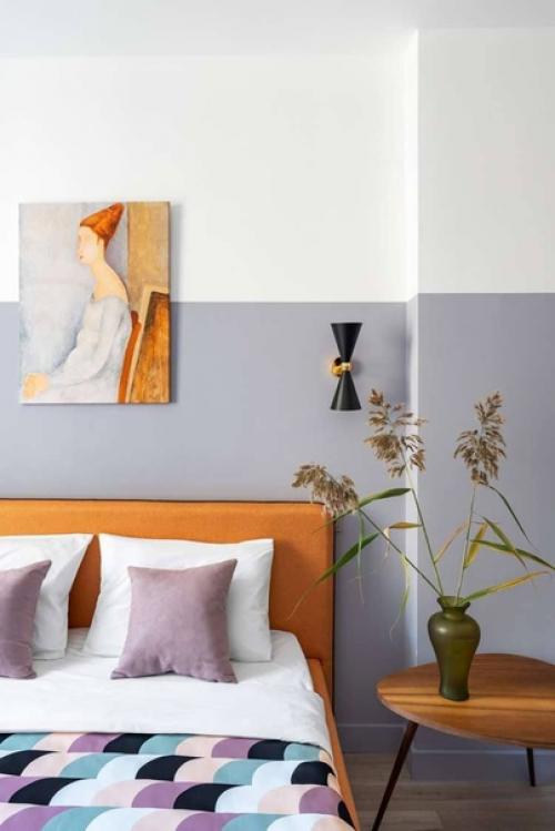 Интерьер полностью с покраской цветными блоками по горизонтали. 04