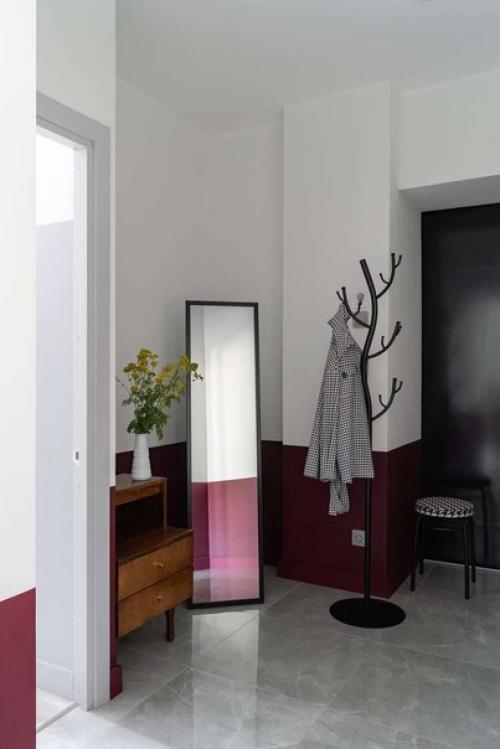 Интерьер полностью с покраской цветными блоками по горизонтали. 05