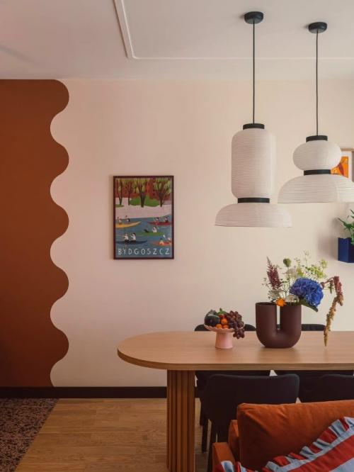 Оригинальный интерьер квартиры, созданной для краткосрочной аренды, сразу выделяется своим характером и продуманной атмосферой. 08