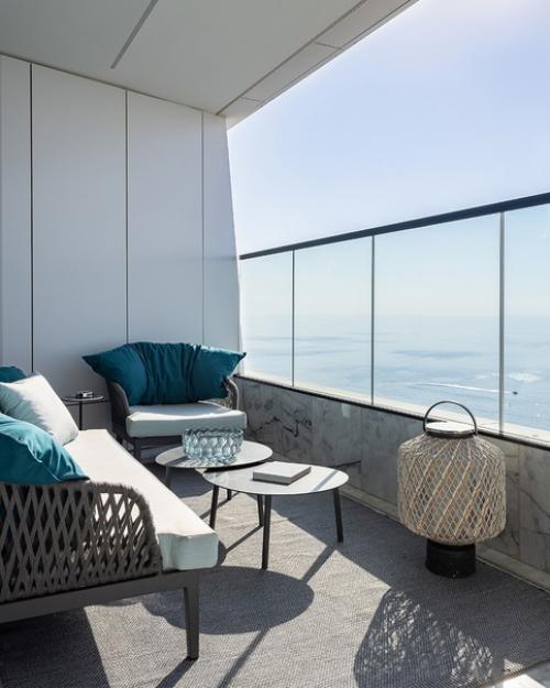 Интерьер, который отражает яркое искрящееся настроение Средиземноморья. 08