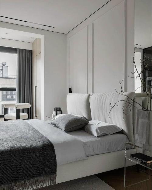 Эта квартира принадлежит дизайнеру, и именно поэтому каждый её элемент продуман до малейшей детали. 03