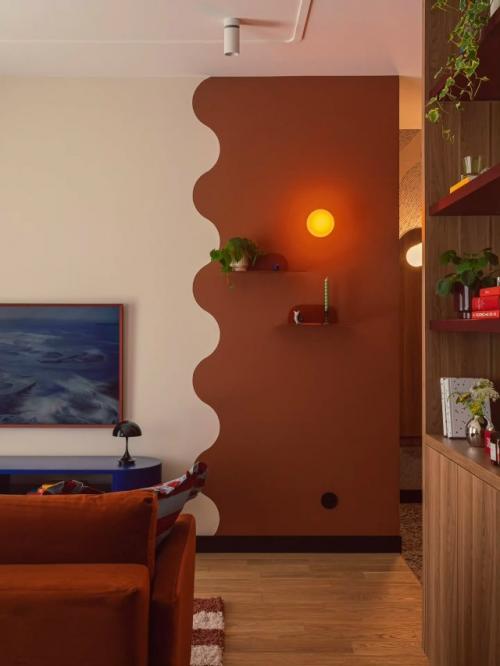 Оригинальный интерьер квартиры, созданной для краткосрочной аренды, сразу выделяется своим характером и продуманной атмосферой. 05