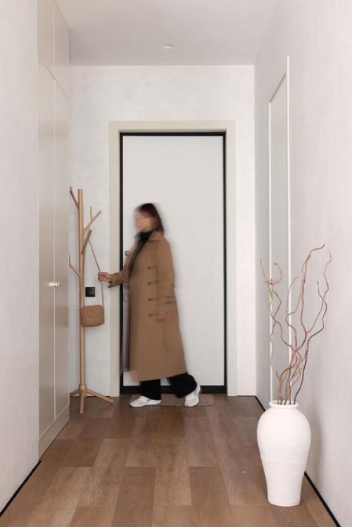 Светлый интерьер с тёмными акцентами. 07