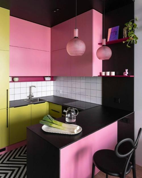 Смелый и эмоциональный дизайн, созданный для нестандартных, ярких и общительных экстравертов. 01