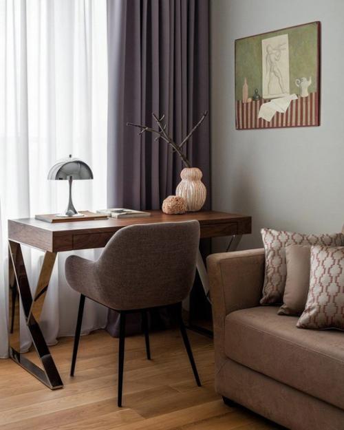 Светлый интерьер с использованием натуральных материалов, в спокойной палитре, но и с акцентными цветами. 03