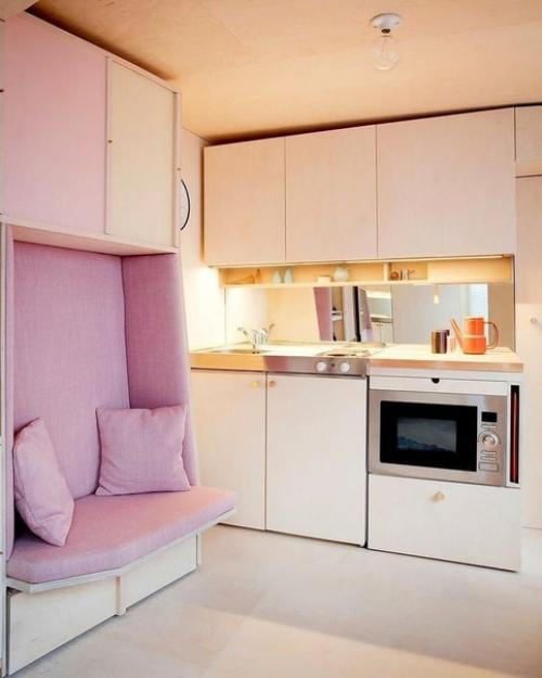 Площадь этой квартирки - дома всего 13 кв.