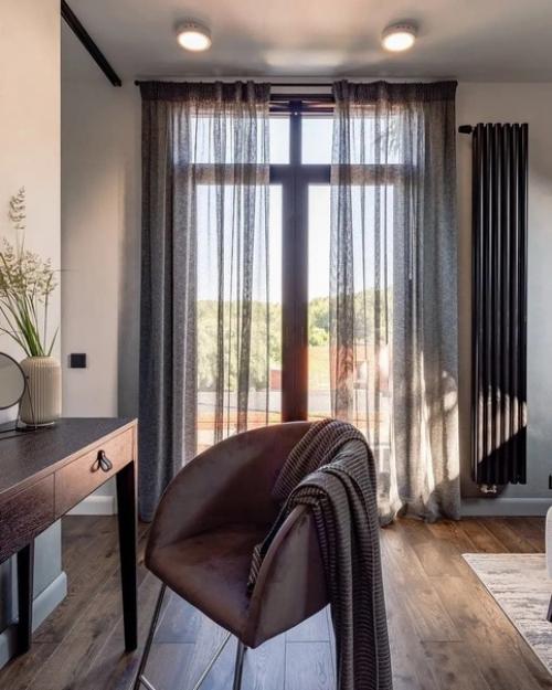 Спальня в мансарде.  Светлый интерьер, который располагает.