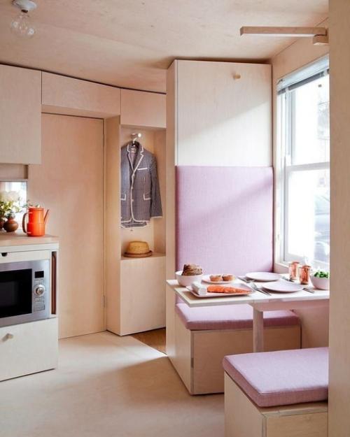 Площадь этой квартирки - дома всего 13 кв. 01