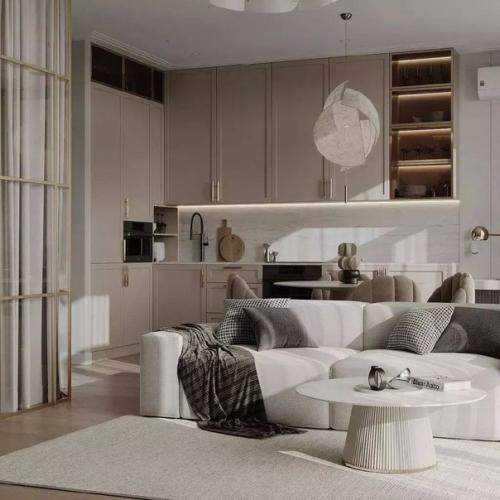 Бежевый цвет в сочетании с белым создают гармоничный дуэт в интерьере этой кухни - гостиной. 01