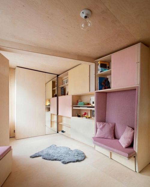 Площадь этой квартирки - дома всего 13 кв. 02